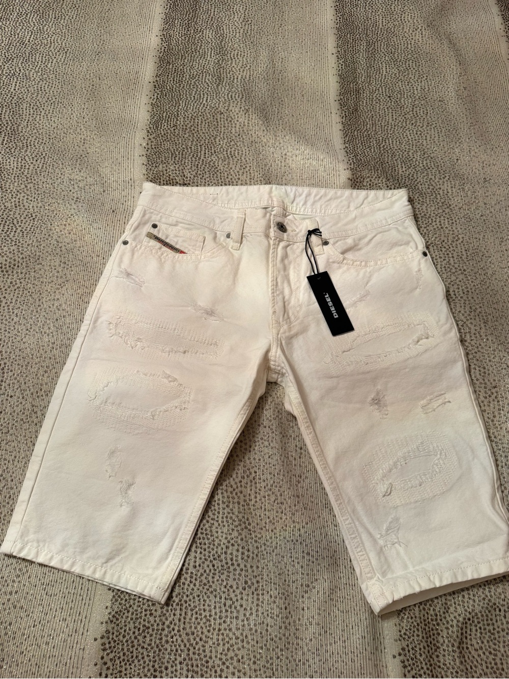 BNWT MENS DIESEL THASHORT OFF WHITE DENIM SHORTS, SIZE 30